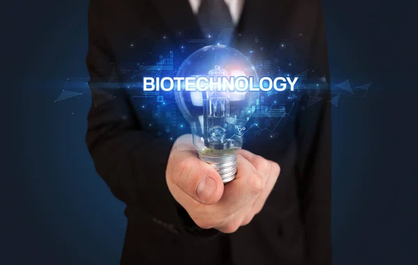 Zakenman Met Gloeilamp Met Biotechnologie Opschrift Innovatief Technologieconcept — Stockfoto