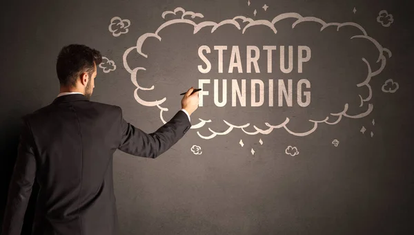 Empresário Desenhando Uma Nuvem Com Inscrição Startup Funding Dentro Conceito — Fotografia de Stock