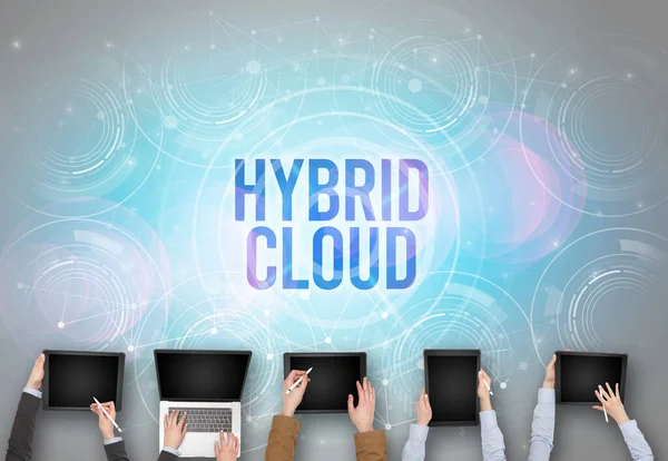 Група Людей Перед Ноутбуком Упередженням Hybrid Cloud Концепція Веб Безпеки — стокове фото