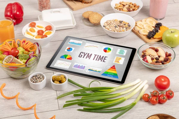 Alimentos Orgânicos Tablet Mostrando Inscrição Gym Time Composição Nutricional Saudável — Fotografia de Stock