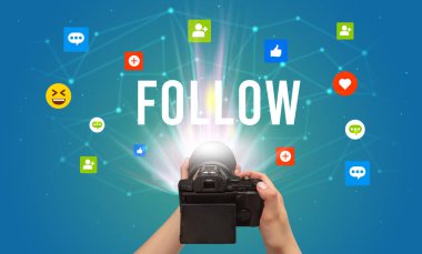 FOLLOW yazıtlı sosyal medya içeriğini yakalamak için kamera kullanmak, sosyal medya içeriği kavramı