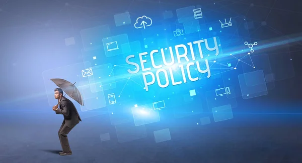 サイバー攻撃やセキュリティポリシーの碑文から傘で守るビジネスマン オンラインセキュリティの概念 — ストック写真
