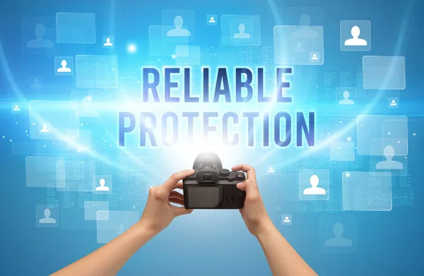 Close Van Handheld Camera Met Reliable Bescherming Inscriptie Videobewaking Concept — Stockfoto