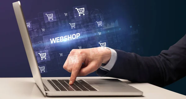 Επιχειρηματίας Που Εργάζονται Φορητό Υπολογιστή Επιγραφή Webshop Έννοια Online Ψώνια — Φωτογραφία Αρχείου