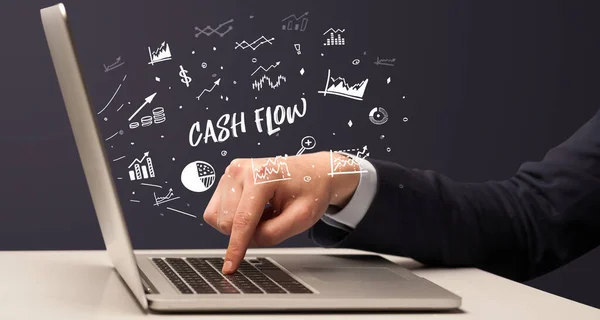 Geschäftsmann Arbeitet Laptop Mit Cash Flow Beschriftung Modernes Geschäftskonzept — Stockfoto