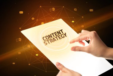 CONTENT STRATEGY yazıtlı fütürist tablet, sosyal medya kavramı