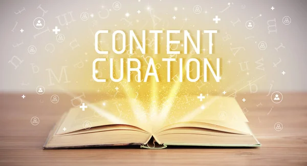 Nyílt Könyv Content Curation Felirattal Közösségi Média Koncepció — Stock Fotó