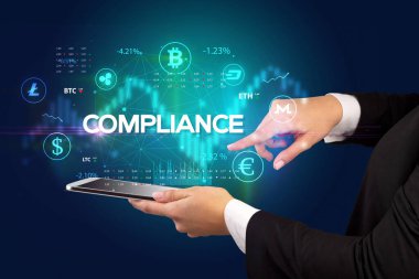 CommpLICE yazıtları ve iş fırsatı kavramına sahip bir dokunmatik ekran yakın plan