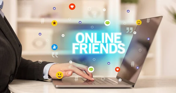 Freelance Woman Using Laptop Online Friends Inscription Social Media Concept — Stock Photo, Image