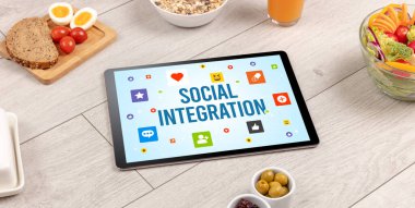 SOSYAL INTEGRASYON yazıtlı sağlıklı tablet Pc bileşimi, Sosyal ağ kavramı