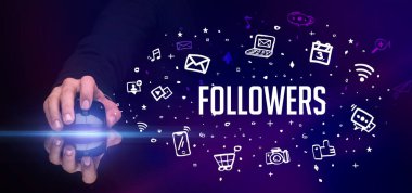 FOLLOWERS yazıtları ve sosyal medya konseptiyle el ele tutuşmak