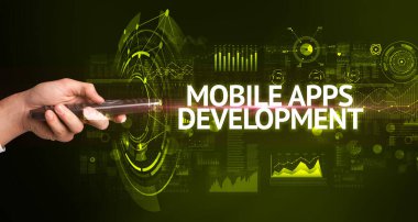 MOBILE APPS DEVELOPMENT yazıtları ve modern teknoloji konseptiyle el ele tutuşmak