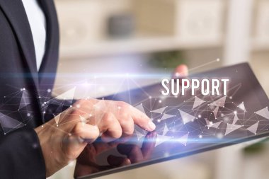 El kapama işlemini SUPPORT yazması, modern iş teknolojisi kavramı kullanan tablet kullanarak yapın