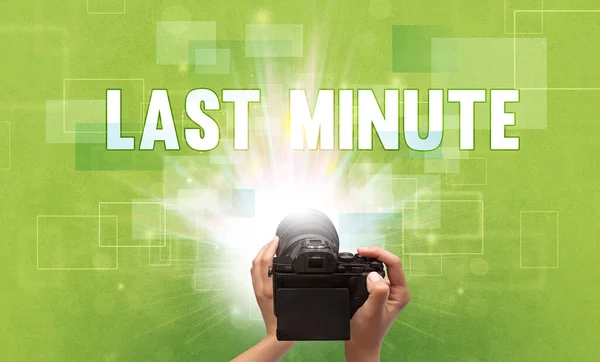Κοντινό Πλάνο Μιας Ψηφιακής Φωτογραφικής Μηχανής Χειρός Επιγραφή Last Minute — Φωτογραφία Αρχείου