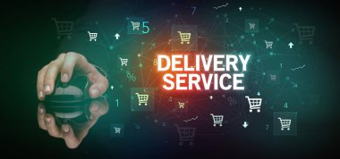 DELIVERY SERVICE yazıtları ve online alışveriş konseptiyle el ele tutuşmak