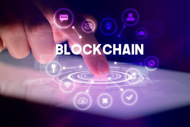 Web teknolojisi simgeleri ve Blockchain yazıt, web teknolojisi kavramı ile parmak dokunma tablet