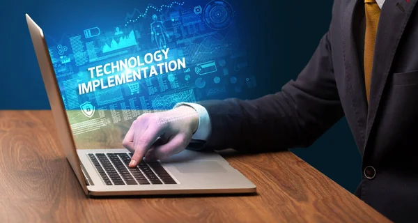 Бизнесмен Работающий Ноутбуке Надписью Technology Implementation Концепция Кибертехнологий — стоковое фото