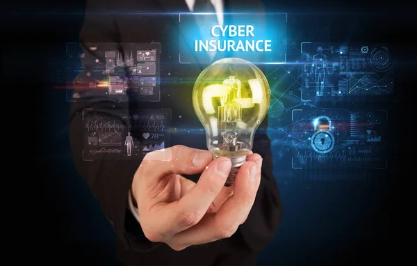 Бизнесмен Держит Лампочку Надписью Cyber Insurance Концепция Онлайн Безопасности — стоковое фото