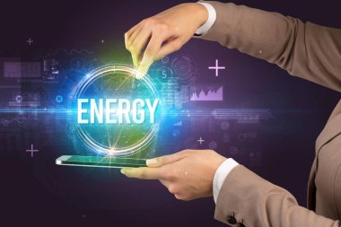 ENERGY yazıtlı bir dokunmatik ekran, yeni teknoloji konsepti