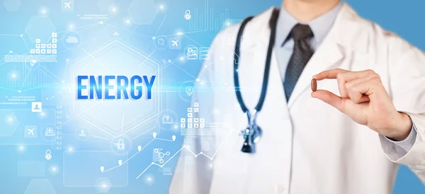 Médico Dando Una Píldora Con Inscripción Energy Concepto Solución Nueva — Foto de Stock