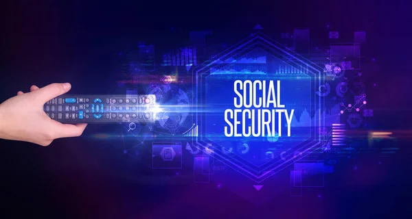 Trzymanie Rękę Bezprzewodowego Obwodu Napisem Bezpieczeństwo Społeczne Koncepcja Bezpieczeństwa Cybernetycznego — Zdjęcie stockowe