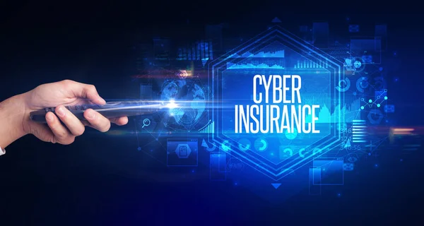 Hand Hält Drahtlose Peripherie Mit Cyber Insurance Aufschrift Cyber Sicherheitskonzept — Stockfoto
