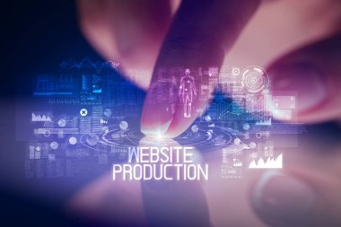 Web teknolojisi simgeleri ve Web Sitesi Üretim yazıt ile parmak dokunma tablet