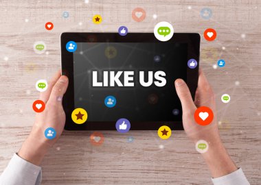 ABD yazıtları, sosyal ağ konsepti gibi dokunmatik ekranın yakın plan görüntüsü