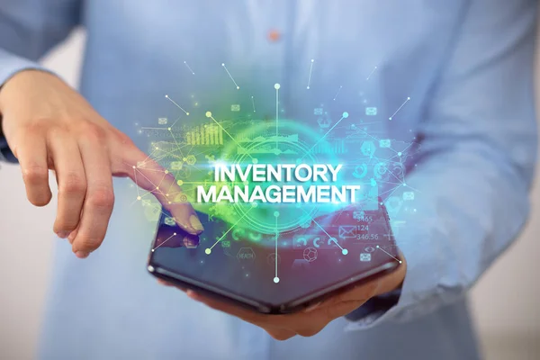 Empresario Sosteniendo Smartphone Plegable Con Inscripción Inventory Management Nuevo Concepto — Foto de Stock