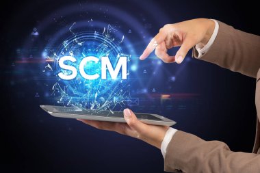 SCM kısaltmalı bir dokunmatik ekran, modern teknoloji konsepti