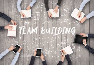 Ekip oluşturma yazıtları, birlikte çalışma konsepti ile birlikte çalışan bir grup iş adamı