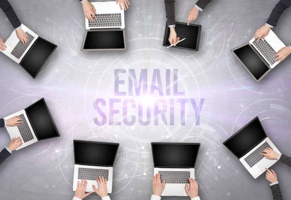 Grupp Människor Framför Bärbar Dator Med Email Security Insciption Webbsäkerhet — Stockfoto