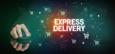 Express DELIVERY yazıtlı, çevrimiçi alışveriş konseptiyle el ele tutuşmak