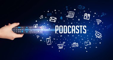 PODCASTS yazıtları ve sosyal medya konseptiyle el ele tutuşmak