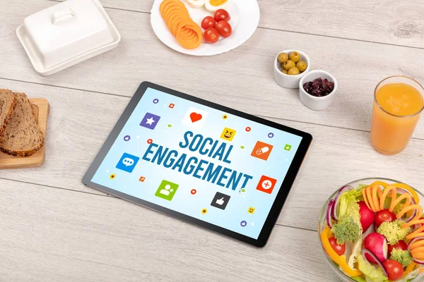 Healthy Tablet Composición Con Inscripción Social Engagement Concepto Redes Sociales — Foto de Stock