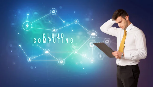 Empresário Frente Ícones Serviço Nuvem Com Inscrição Cloud Computing Conceito — Fotografia de Stock