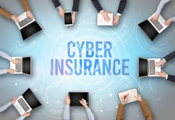 Grupo Pessoas Frente Laptop Com Inscipção Cyber Insurance Conceito Segurança — Fotografia de Stock