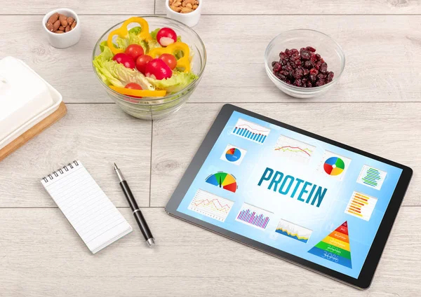 Alimenti Biologici Tablet Mostrando Iscrizione Protein Composizione Nutrizionale Sana — Foto Stock