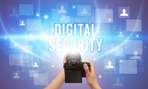 Primer Plano Cámara Mano Con Inscripción Digital Security Concepto Videovigilancia —  Fotos de Stock