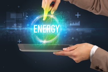 ENERGY yazıtlı bir dokunmatik ekran, yeni teknoloji konsepti
