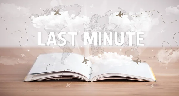 Άνοιγμα Βιβλίου Την Επιγραφή Last Minute Έννοια Διακοπών — Φωτογραφία Αρχείου