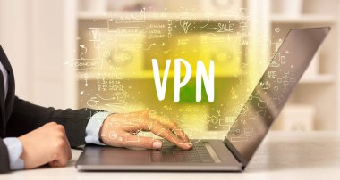 VPN kısaltması modern teknoloji konsepti ile yeni modern bilgisayarlar üzerinde çalışıyoruz.
