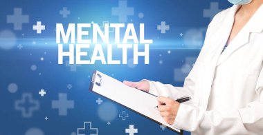 Doktor panoya MENTAL Sağlık yazısını, ilk yardım kavramını içeren notlar yazar.