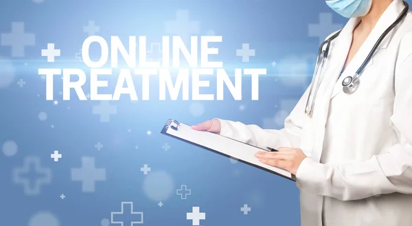 Lékař Píše Poznámky Schránky Nápisem Online Treatment Koncepce První Pomoci — Stock fotografie