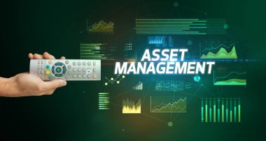 ASSET MANAGEMENT yazıtları ve siber iş konseptiyle el ele tutuşmak
