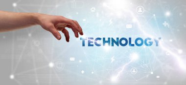 TECHNOLOGY yazıtlarına el işareti, modern teknoloji konsepti