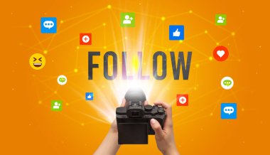 FOLLOW yazıtlı sosyal medya içeriğini yakalamak için kamera kullanmak, sosyal medya içeriği kavramı