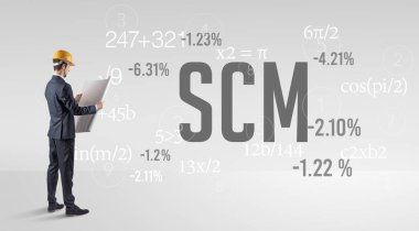 SCM kısaltması ile sert şapkalı teknoloji mühendisi.