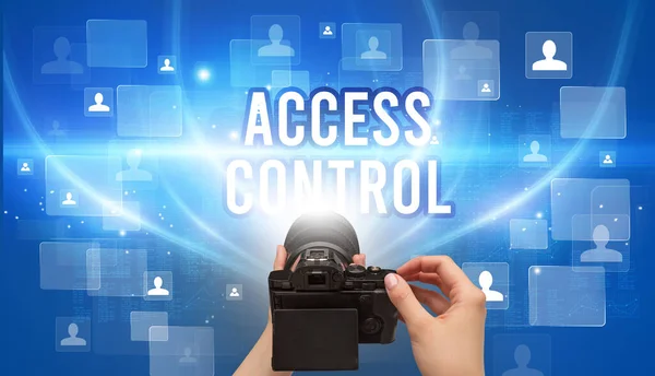 Närbild Handhållen Kamera Med Access Control Inskription Videoövervakningskoncept — Stockfoto
