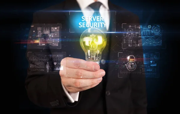 Бизнесмен Держащий Лампочку Надписью Server Security Концепция Онлайн Безопасности — стоковое фото